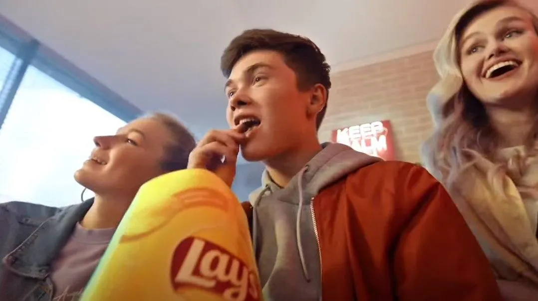 В рекламе Lay&#8217;s снялся тиктокер Володя XXL. Почему это стыд для бренда?