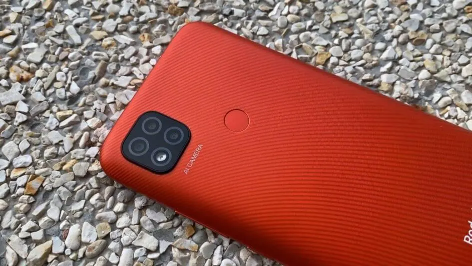 Xiaomi Redmi 9C стоит дешевле 9К рублей. Однозначно топ за свои деньги