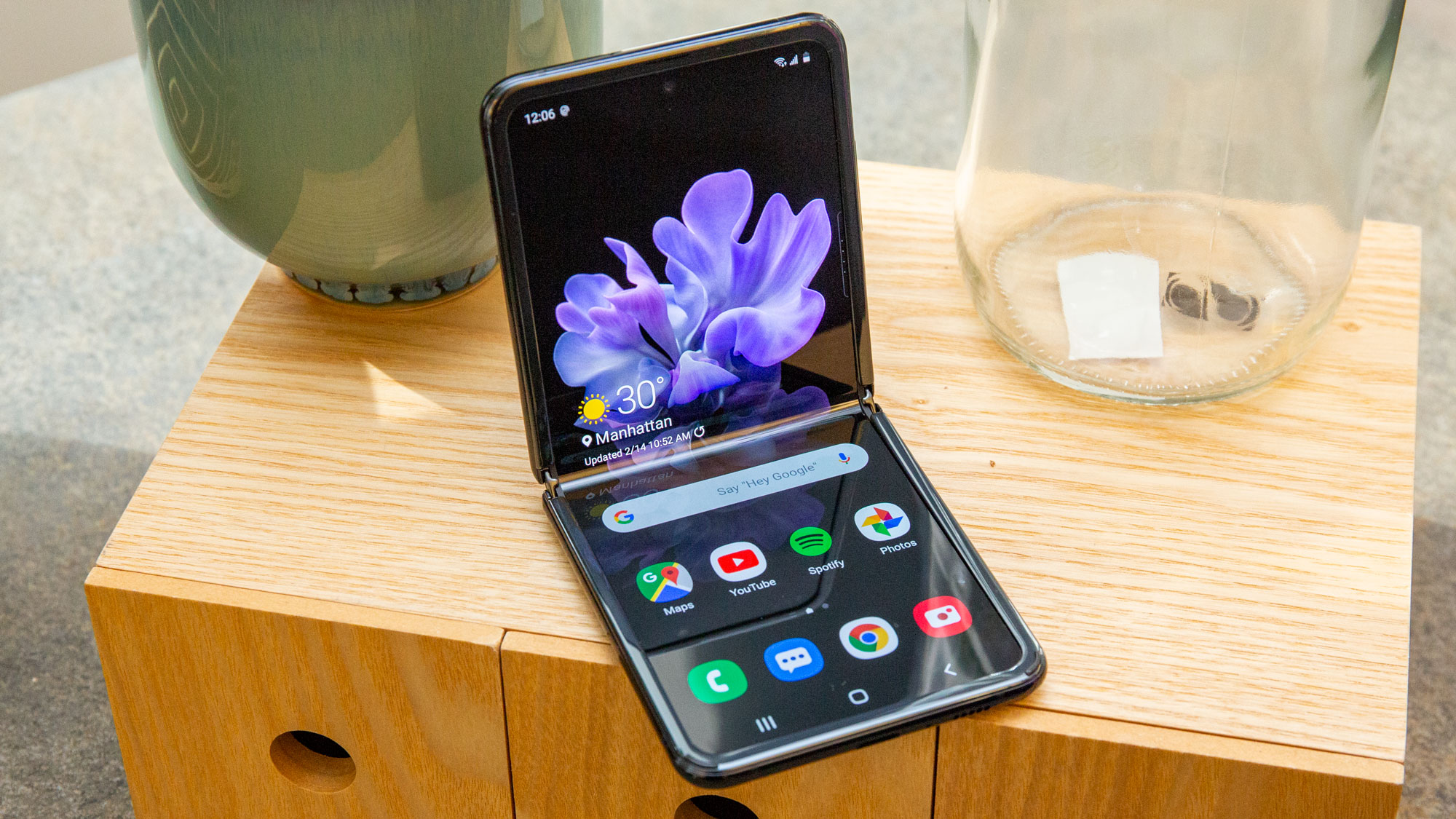 Уникальный Samsung Galaxy сейчас стоит как самый дешевый iPhone 12 mini.  Брать или нет? — Палач | Гаджеты, скидки и медиа