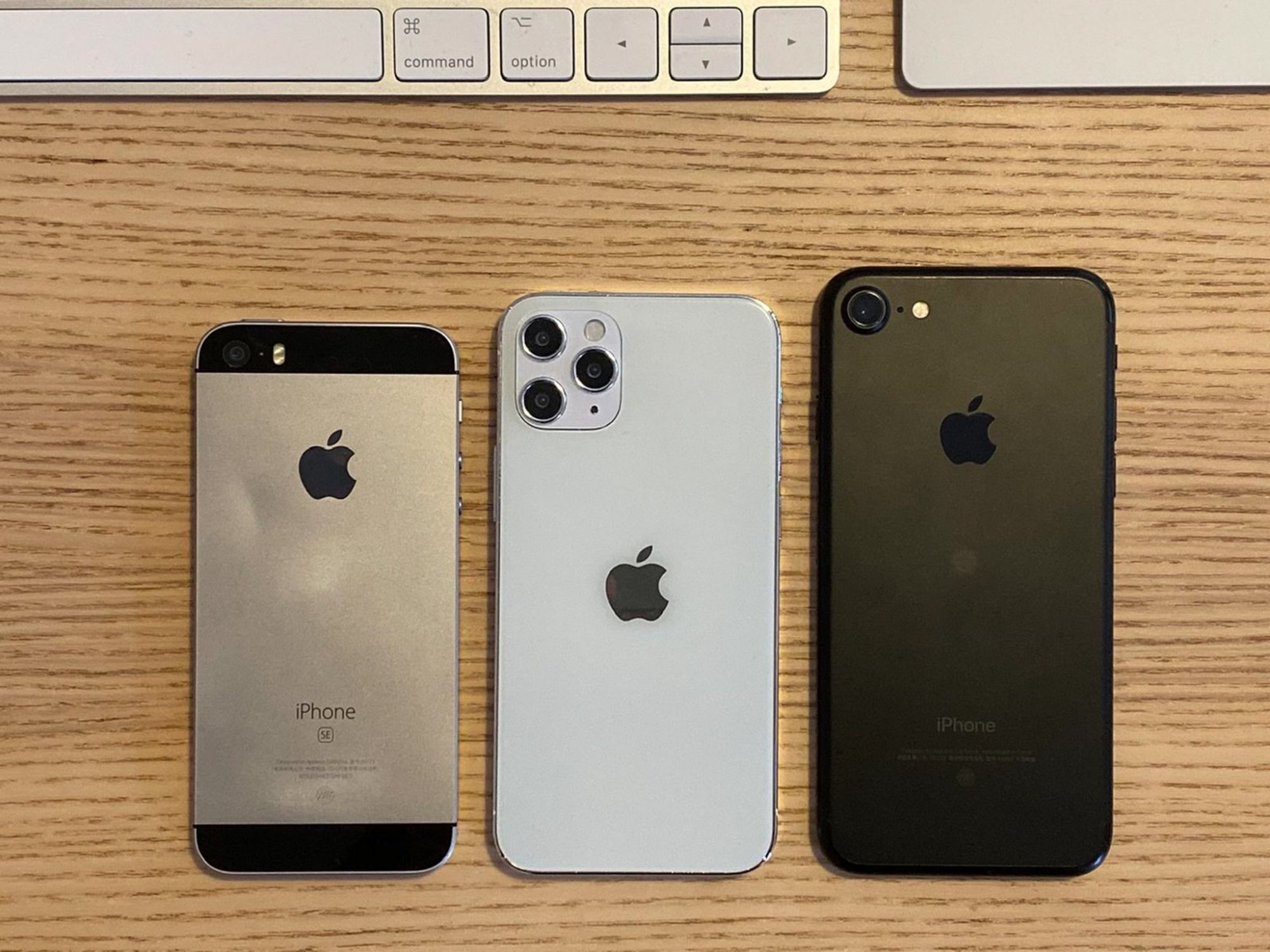 12 мини сравнение размеров. Iphone 12 Mini и iphone 7. Iphone 12 Mini и 5s. Iphone 12 Mini vs iphone 7. Iphone 12 Mini и iphone se.