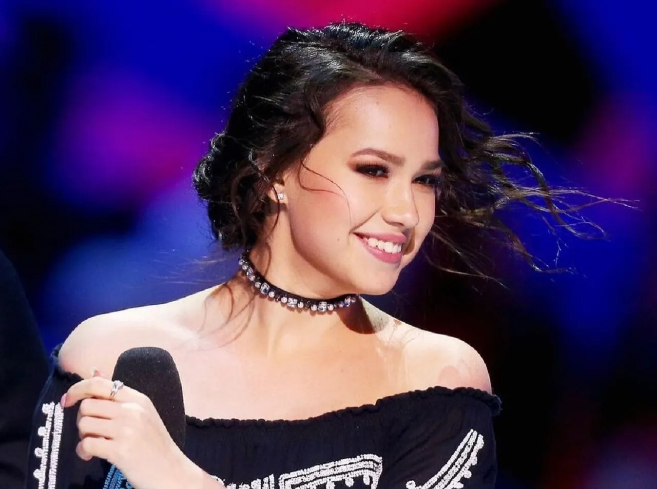 Фанаты фигурного катания сделали Загитову лучшей телеведущей года. Она ведет «Ледниковый период» 2 месяца