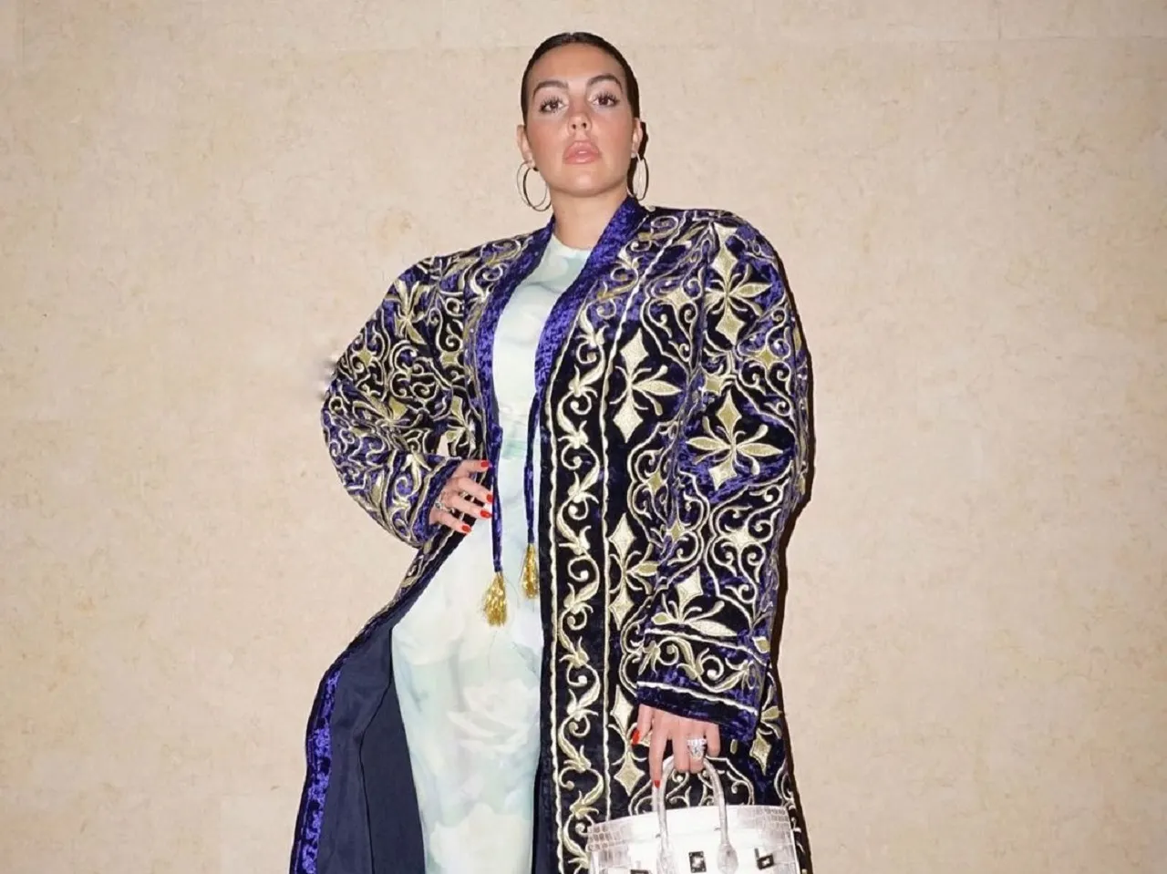 Невеста Роналду Джорджина Родригес в инстаграме перепутала Узбекистан и Казахстан. В комментах массово отзывают лайки