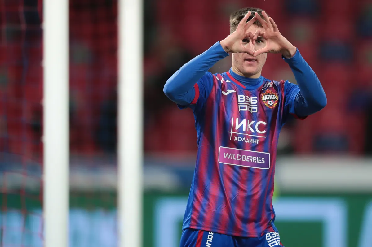 Нападающего ЦСКА пугают белорусской армией. Он отказался от сборной из-за Лукашенко