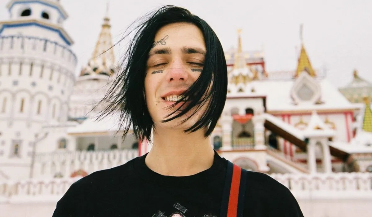 Оказывается, рэпер Face не сводил татуировки с лица. Зачем он всех обманул?