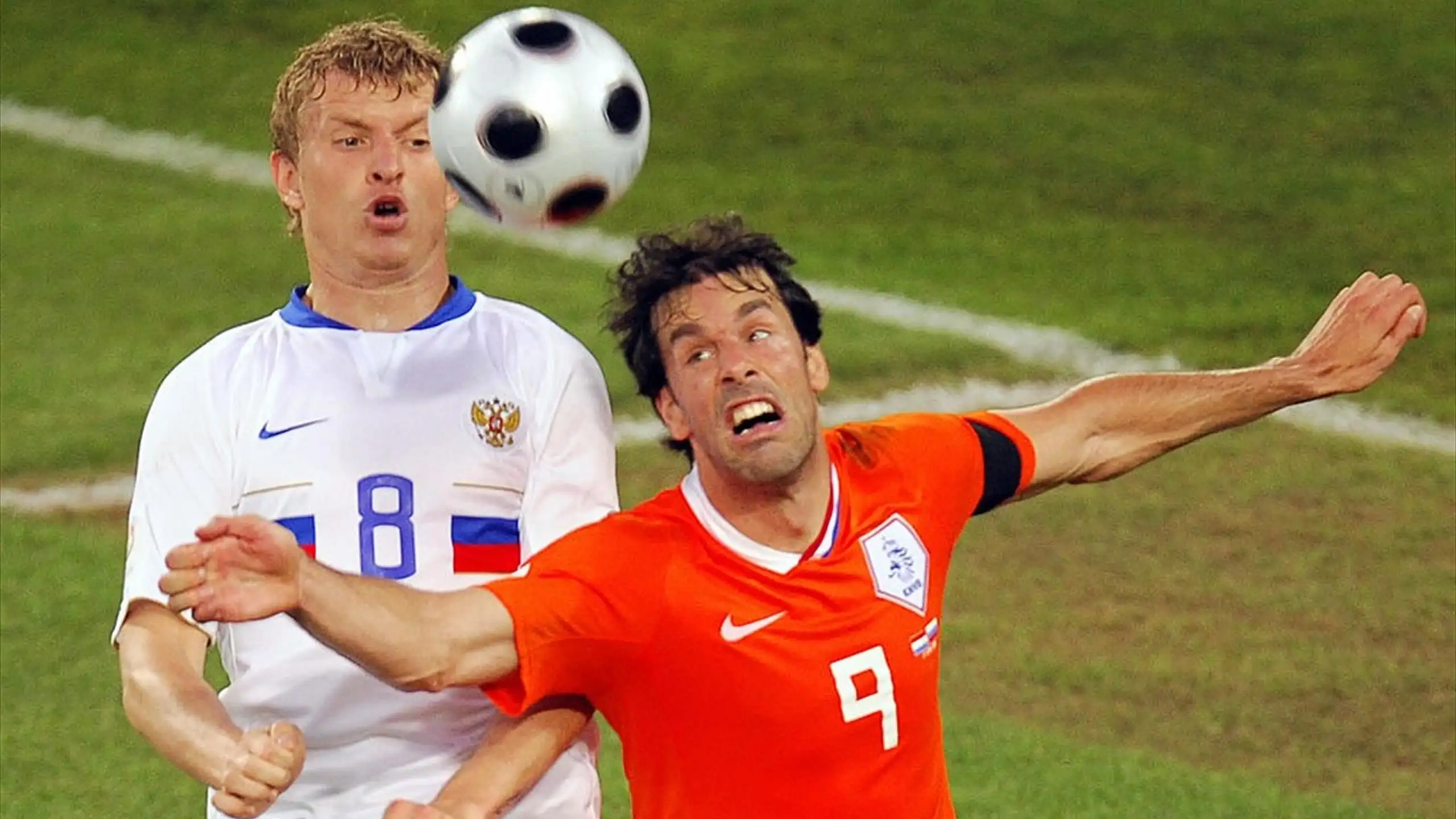 На реддит залили удары Колодина с Евро-2008. В комментариях перевели на английский фразу «пушка страшная»