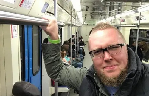 Что стало с Сергеем Стиллавиным? Он разучился шутить и