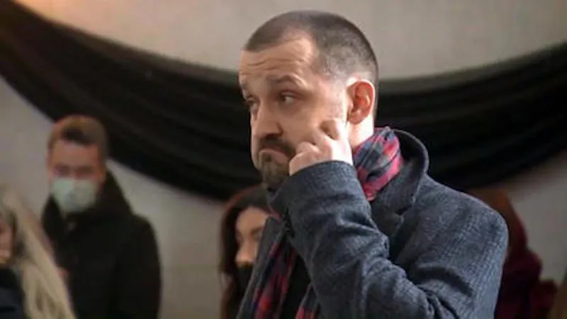 «Руслан Белый пытался оживить публику». Известный комик устроил стендап на похоронах коллеги