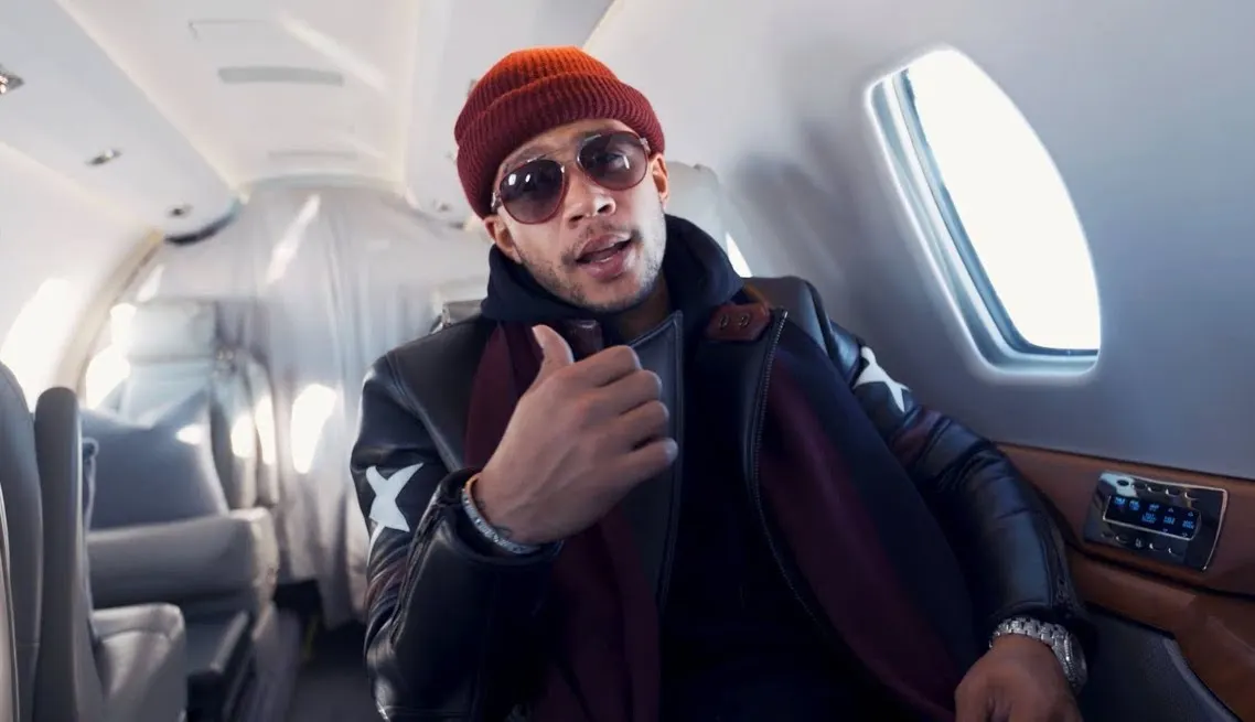 Как футболисты становятся рэперами? Оцениваем треки бывшего спартаковца и легенды сборной Англии