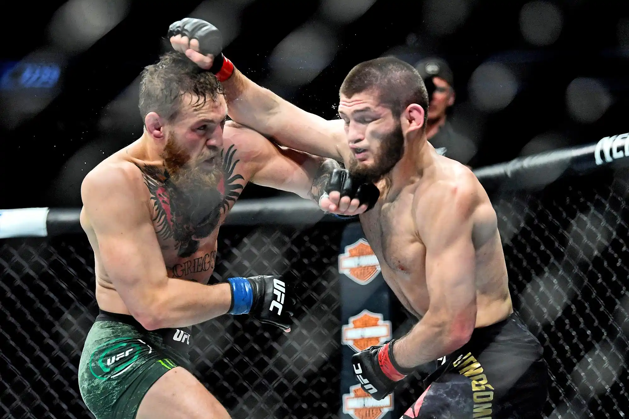 5 поражений Конора Макгрегора в одном посте. Он стучал Хабибу, сдавался Диасу и улетал в нокаут от Мэйуэзера