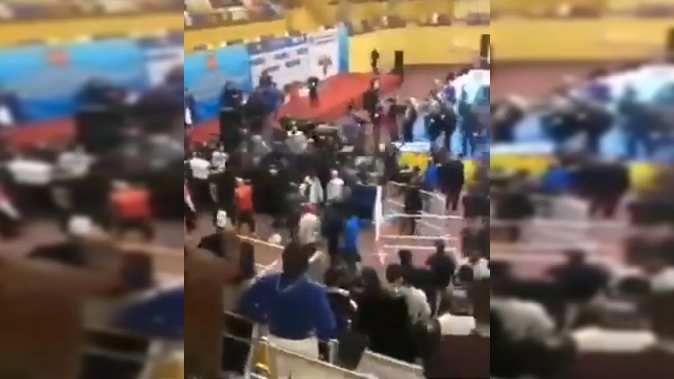 В Дагестане на турнире по дзюдо подрались все со всеми. Сначала бойцы, потом зрители, потом бойцы со зрителями