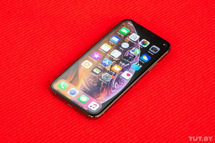 Лукашенко против iPhone 12. Президент Белоруссии призвал всех переходить на кнопочные телефоны