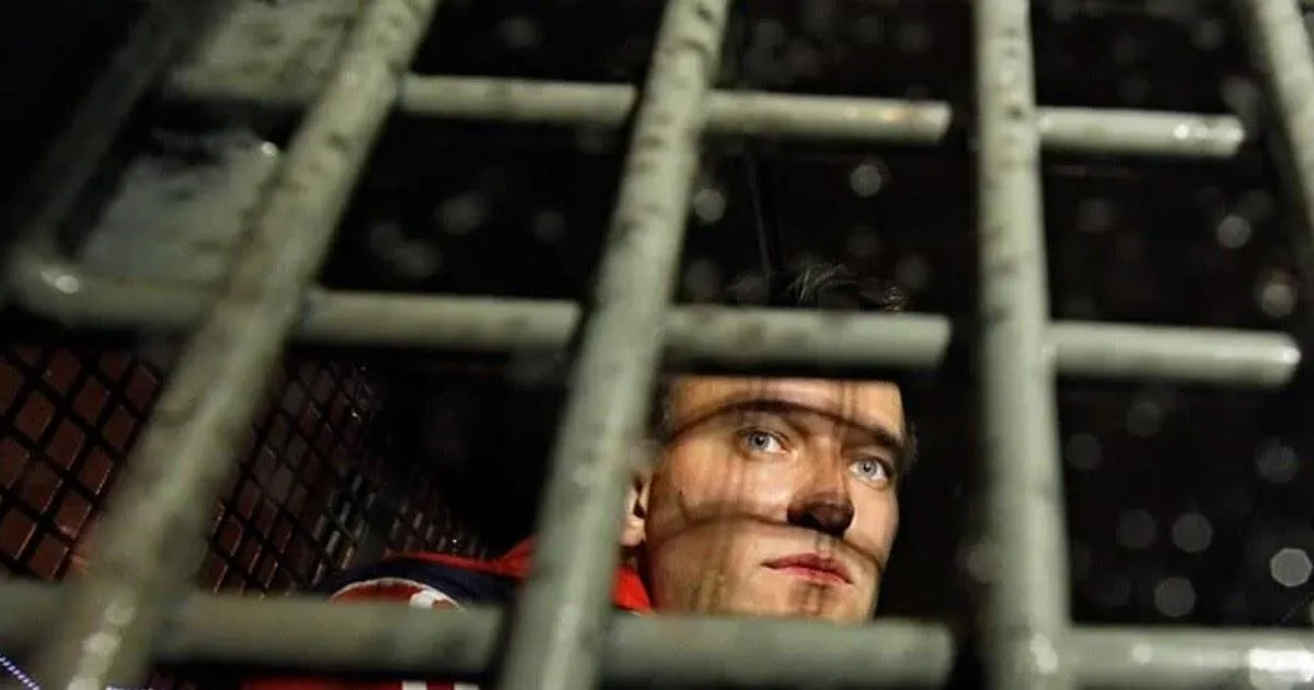 Какие письма отправляют Навальному в тюрьму? Люди шлют мемы и обсуждают игры – Алексей отвечает