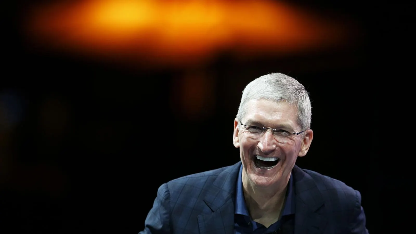 Топовый блогер не угадал дату презентации Apple. Теперь у него нет бровей