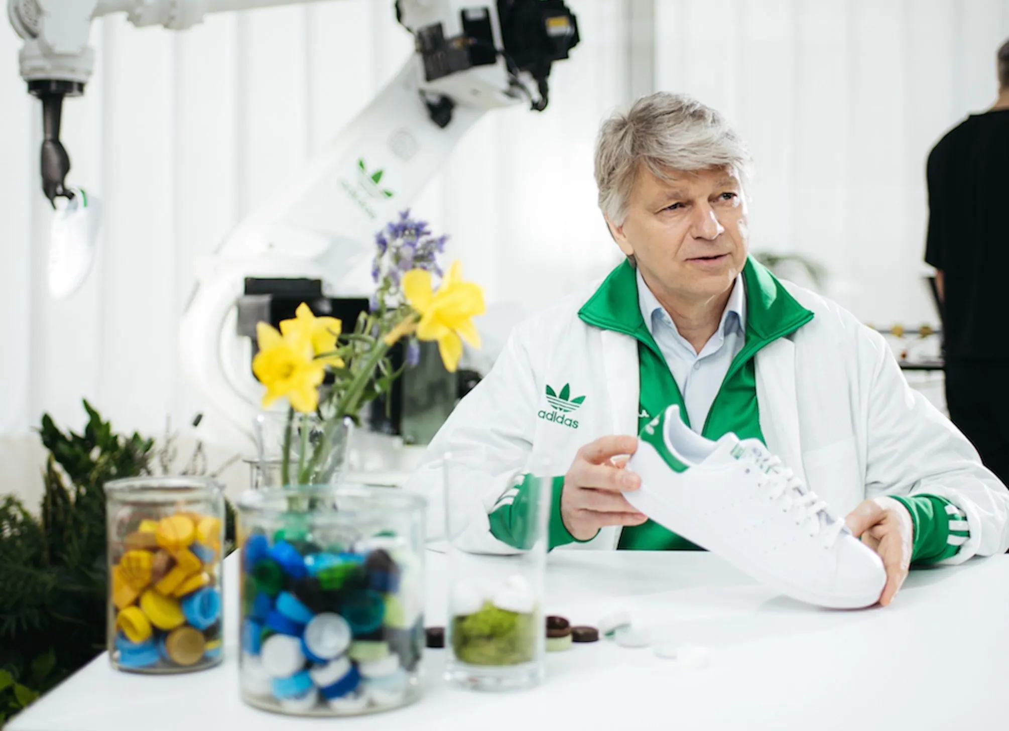 Юрий Дудь и Андрей Бахметьев снялись в рекламе adidas. Компания использовала великий мем 90-х