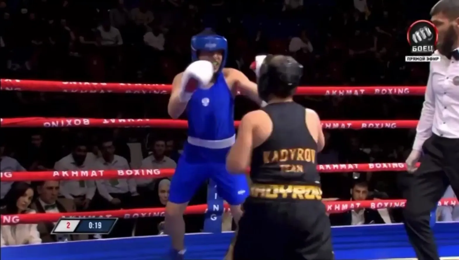 Сын Рамзана Кадырова странно победил в боксерском поединке. Соперник получил нокдаун без падения, его угол сразу сдался