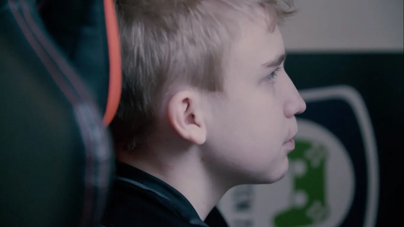 Как дела у 15-летнего суперчемпиона по FIFA 21? Он попал в сборную страны и проиграл еще 1 матч