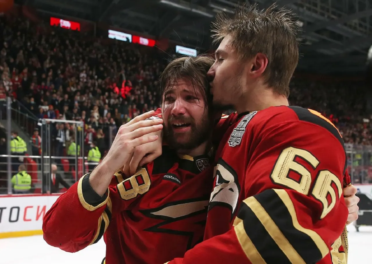 Экс-хоккеист ЦСКА Толчинский выкрикнул матерный заряд про коней. Он забросил им победную шайбу в финале КХЛ