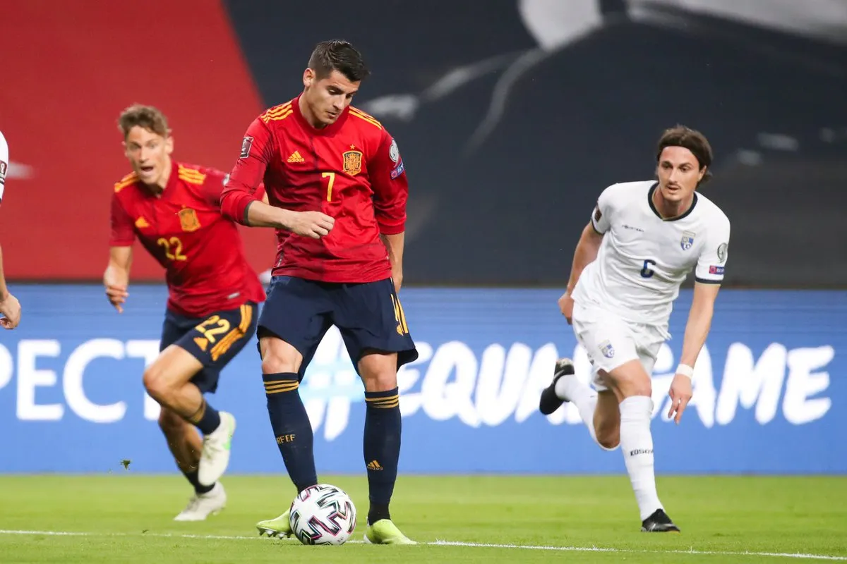 Сборная Испании сыграла со страной, которую не признает. По ТВ их называли территорией и писали с маленькой буквы