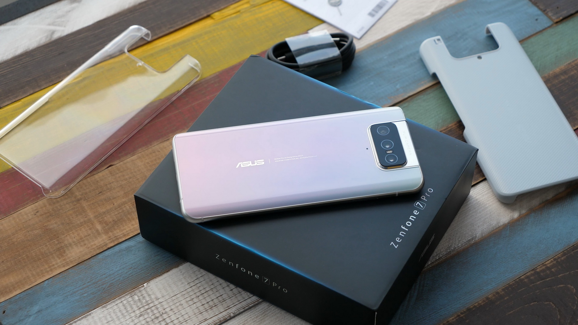 Новые Asus ZenFone 8 выйдут уже скоро. Это удивительные флагманы – один  мелкий, другой с дырой в экране — Палач | Гаджеты, скидки и медиа