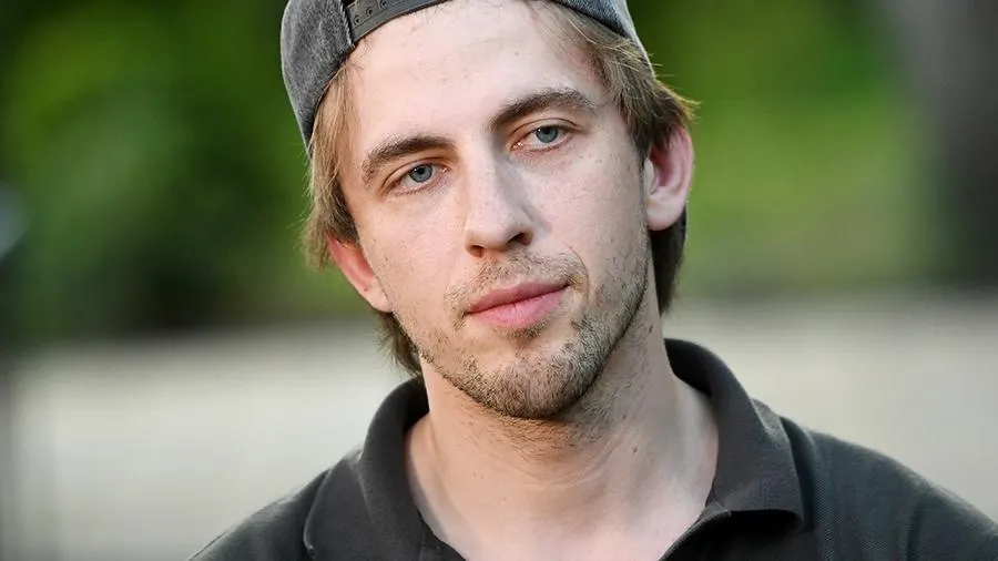 «Паль оказался падалью». На избившего хоккеиста актера завели уголовное дело – соцсети в недоумении