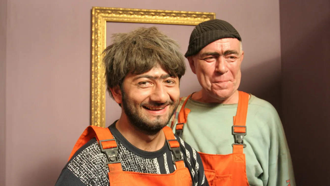 Босс ТНТ объяснил, почему канал закрывает любимые сериалы. И назвал «Интерны» и «Нашу Рашу» рискованными проектами