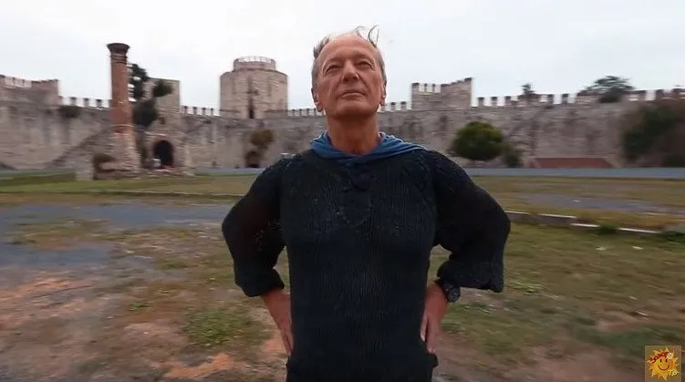 Как сходил с ума Михаил Задорнов? На пике карьеры он был обычным комиком, а в нулевых стал фриком с фиксацией на славянах