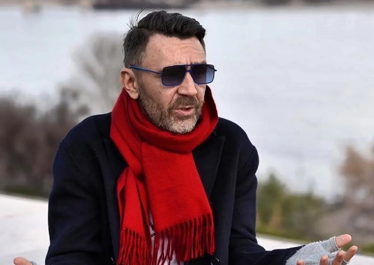 Сергей Шнуров придумал, как спасти интервью на ютубе. Лидер «Ленинграда» лягнул Дудя и Шихман