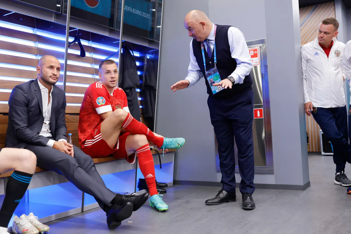 «Любим себе приключения на жопу, поэтому сегодня обкакались». Россия вылетела с Евро-2020 – 1:4 с Данией, 3 антирекорда