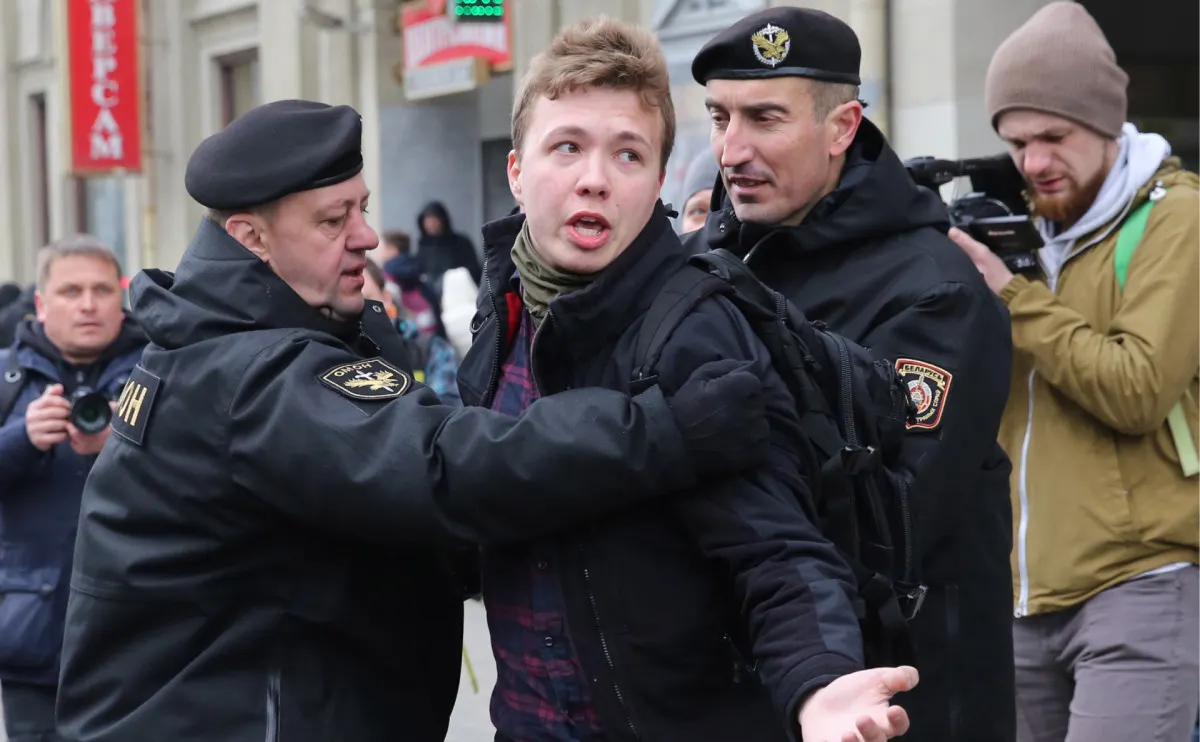 Канал Nexta выпустил рекламу про задержанного в Минске Романа Протасевича. Подписчики оскорбились из-за цинизма поста