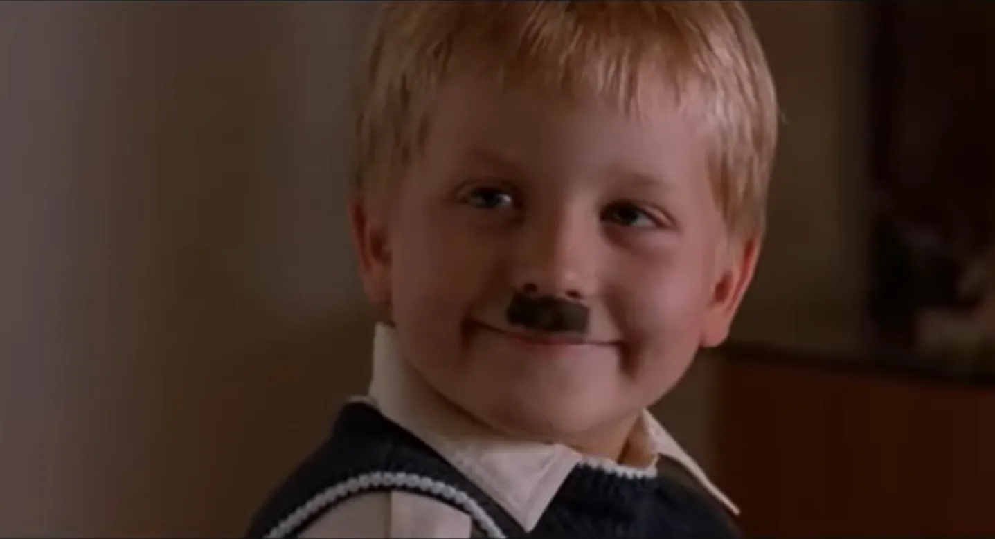 Солдату дали 19 месяцев тюрьмы за нацистскую татуировку на яичках. Как обвинение обнаружило улики?