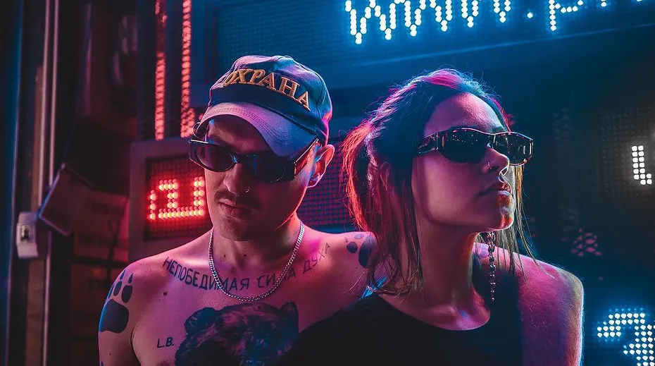 Бывшая жена Ильи Прусикина из Little Big записала ответ Софье Таюрской. Похоже, Ира Смелая считает солистку разлучницей