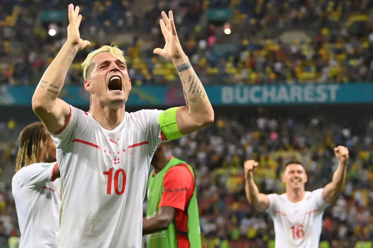 Капитан сборной Швейцарии пил Coca-Cola перед серией пенальти с Францией. Это не реклама и не ответ Роналду