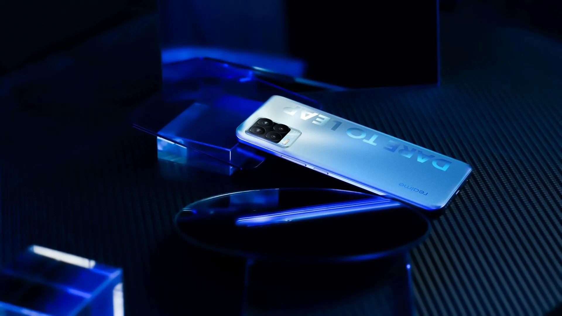 Эти девайсы Realme стоят одинаково. Какой же выбрать?