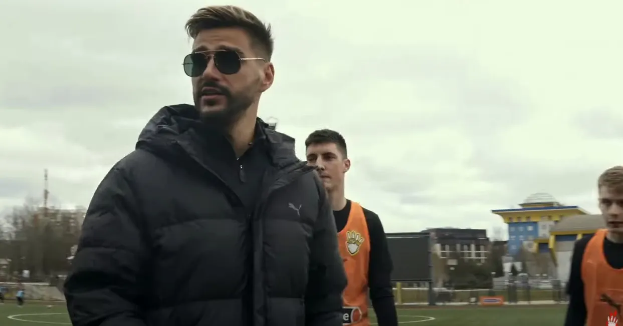 «Честный клуб» Евгения Савина невозможно смотреть. Пафос и самолюбование убивают всё хорошее в проекте