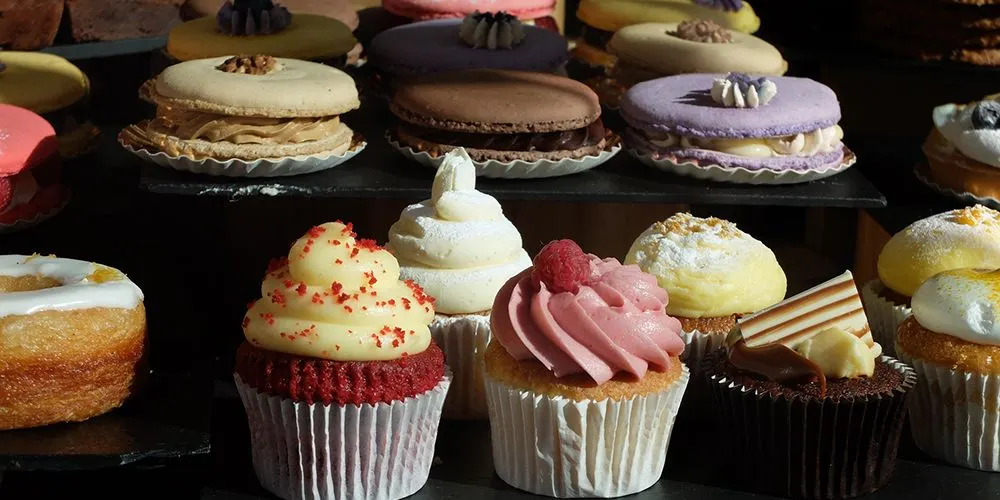 Медовик, тирамису и магазинные бисквиты. Выбрали 10 самых ужасных десертов