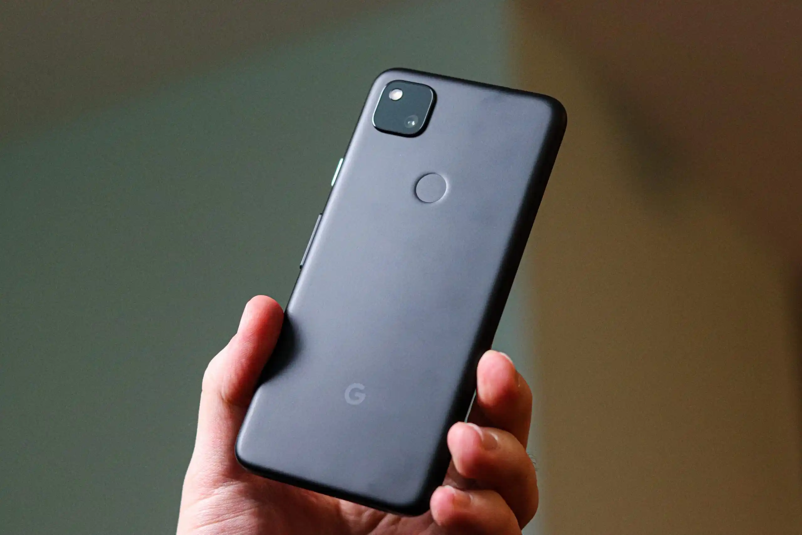 Смартфон Google Pixel 4a