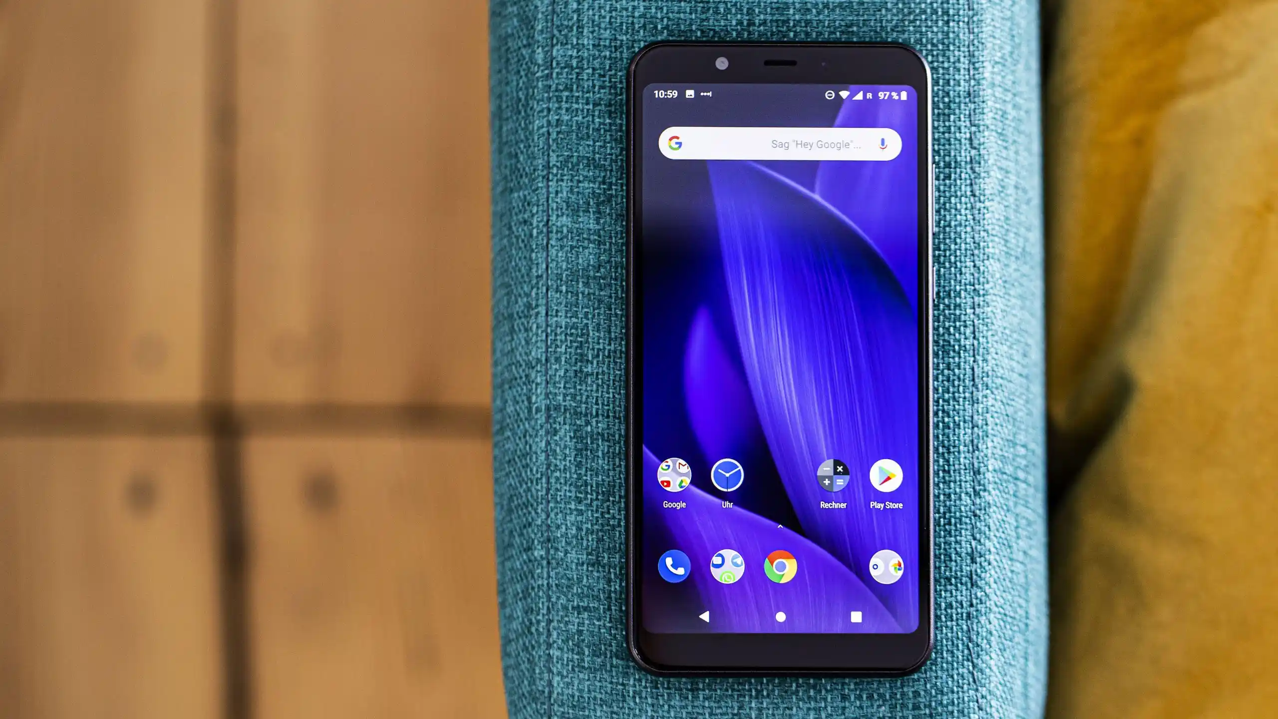 Смартфон Sharp Aquos V