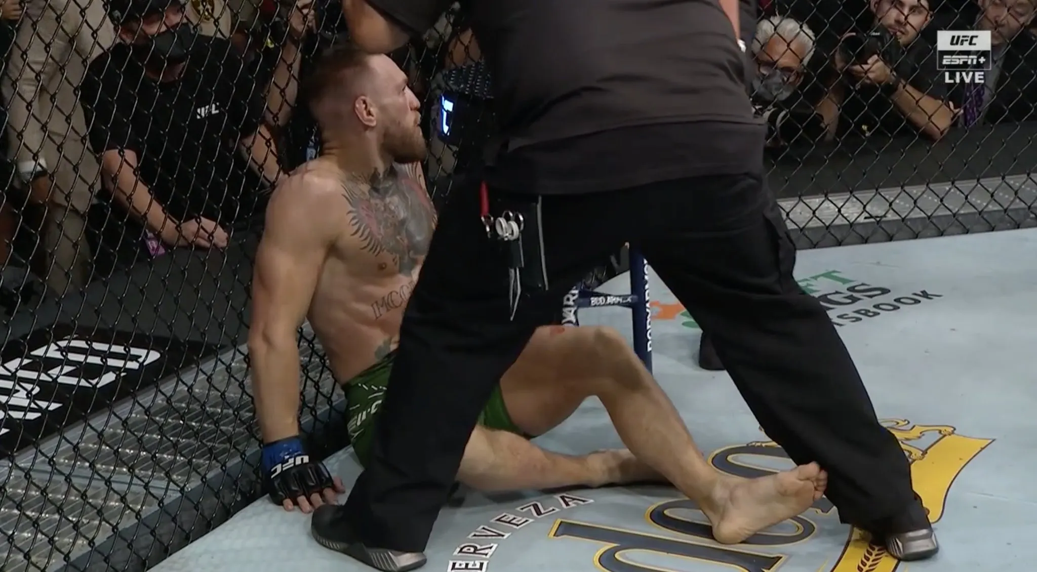 Историческое поражение Конора Макгрегора. Он получил тяжелейшую травму и проиграл Порье за 5 минут