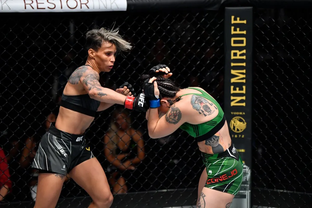 Самый убийственный нокаут из женского UFC. Бразильянка мощно прибила соперницу за 35 секунд