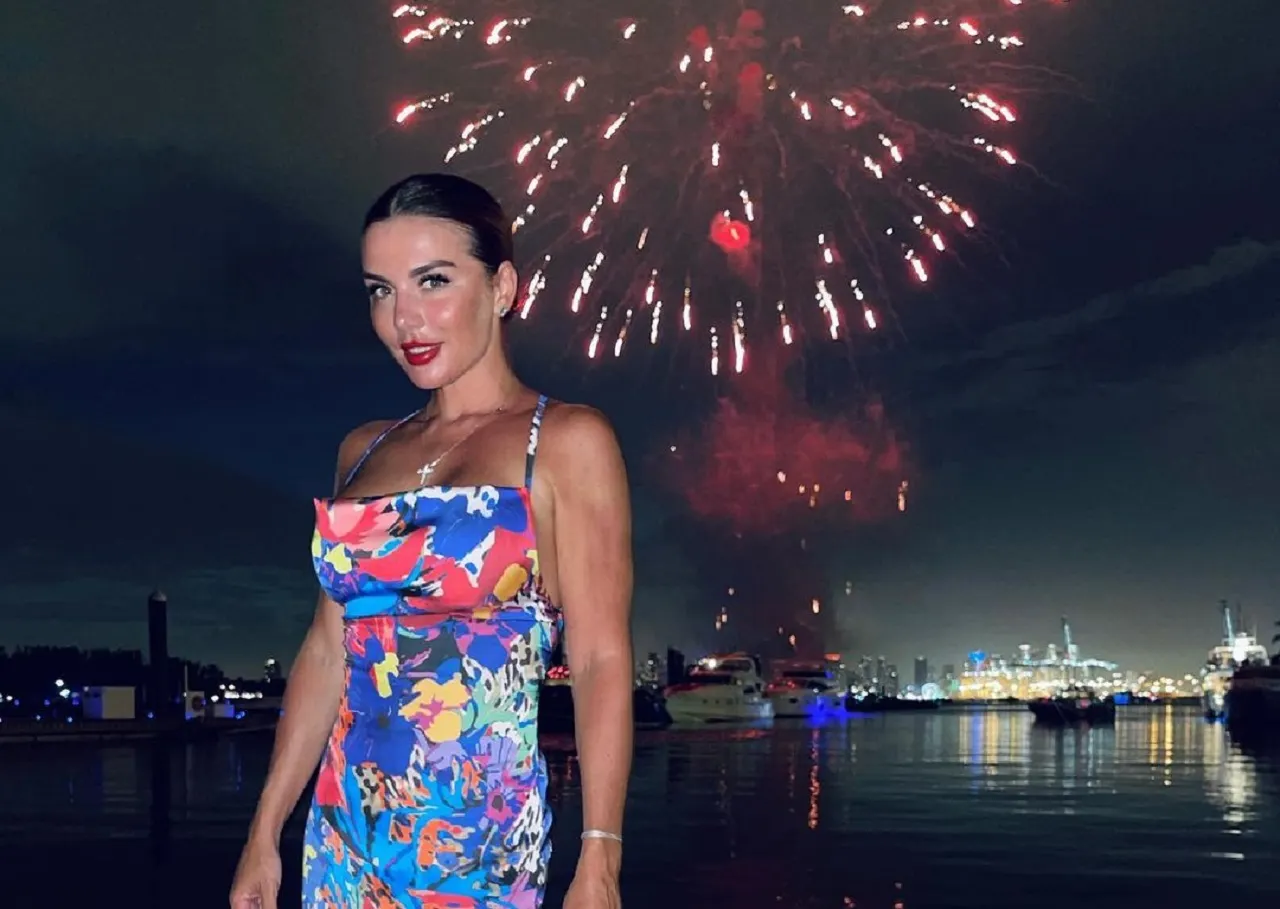 Как Анна Седокова взломала чарты и попала на первое место в iTunes? Лайфхак обошелся певице в 1800 рублей