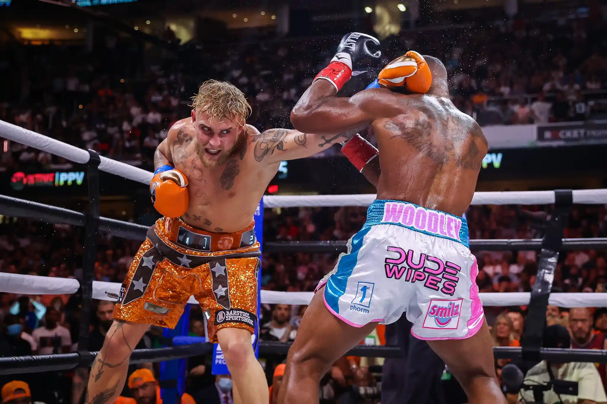 Блогер Джейк Пол победил экс-чемпиона UFC Тайрона Вудли. Теперь будет реванш, но ради него придется набить татуировку