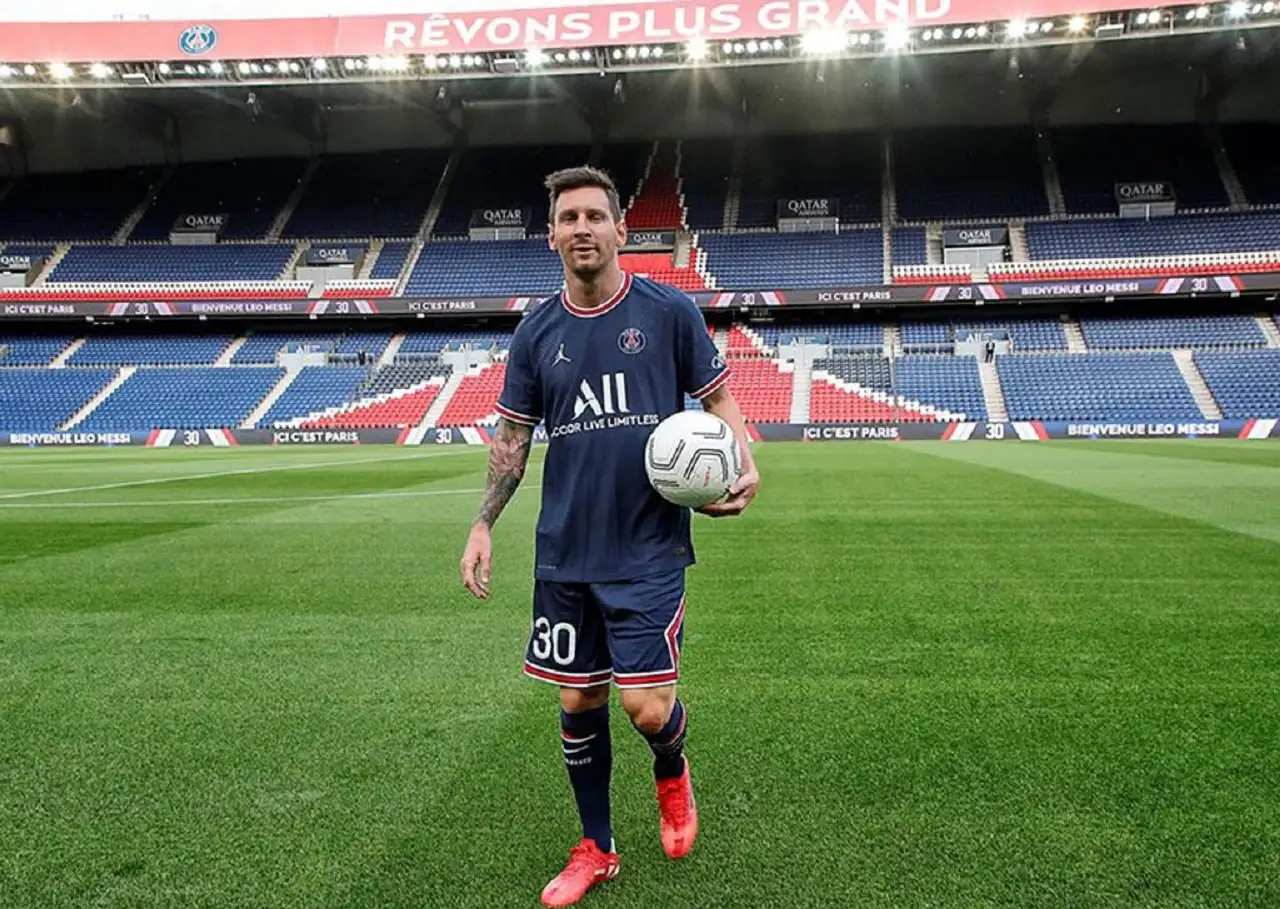Лионель Месси уже 5 дней во Франции и пока не играет. Когда Месси проведет первый матч за «ПСЖ»?