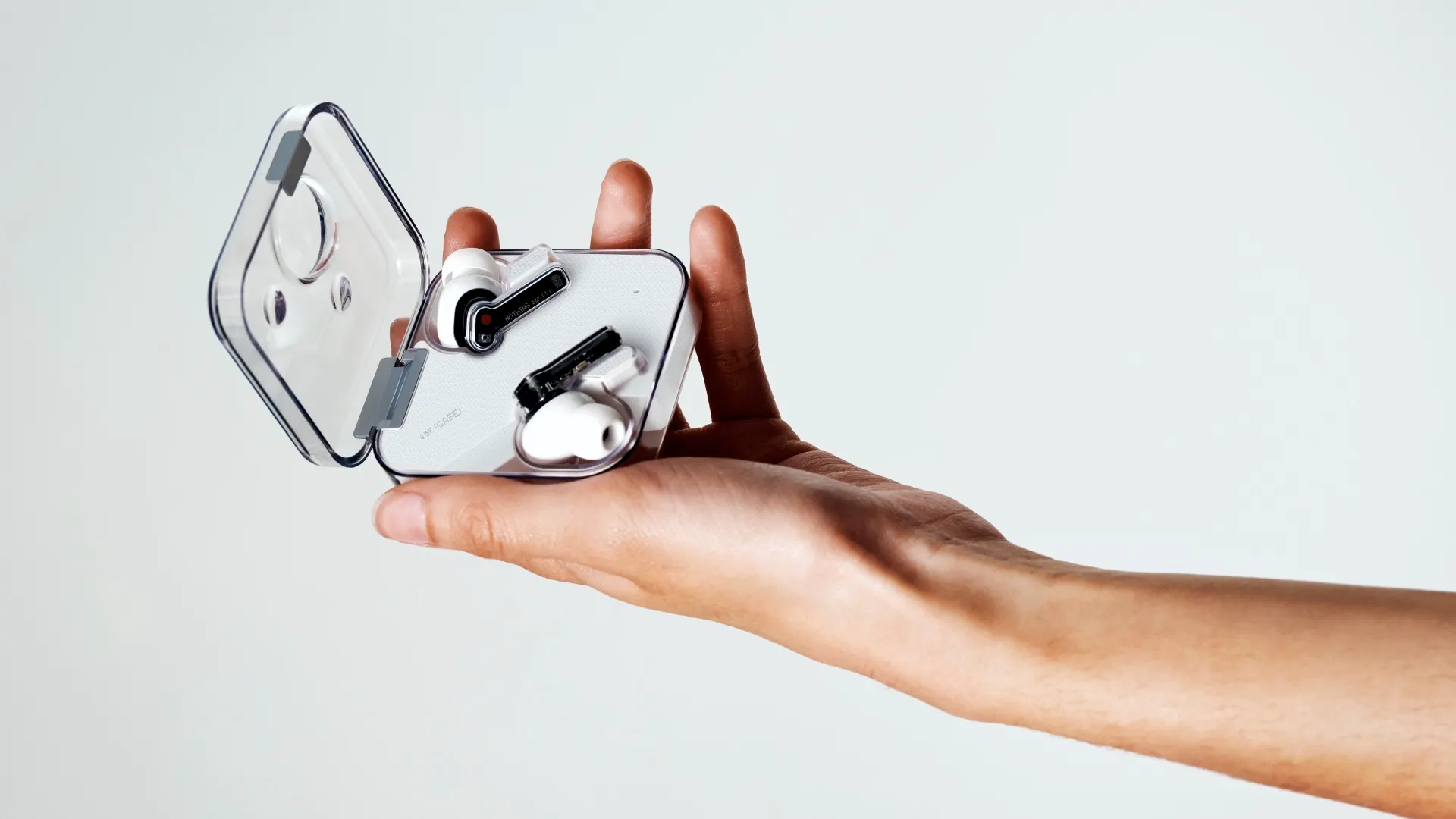 Первые обзоры прозрачных наушников Nothing ear (1) от основателя OnePlus. Реальные убийцы AirPods Pro?