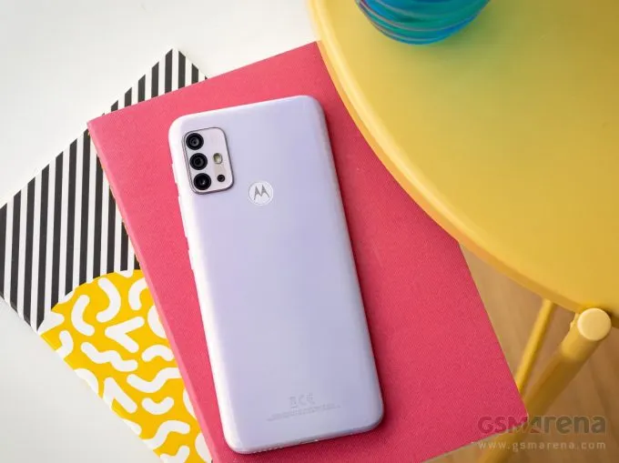 Moto G30.