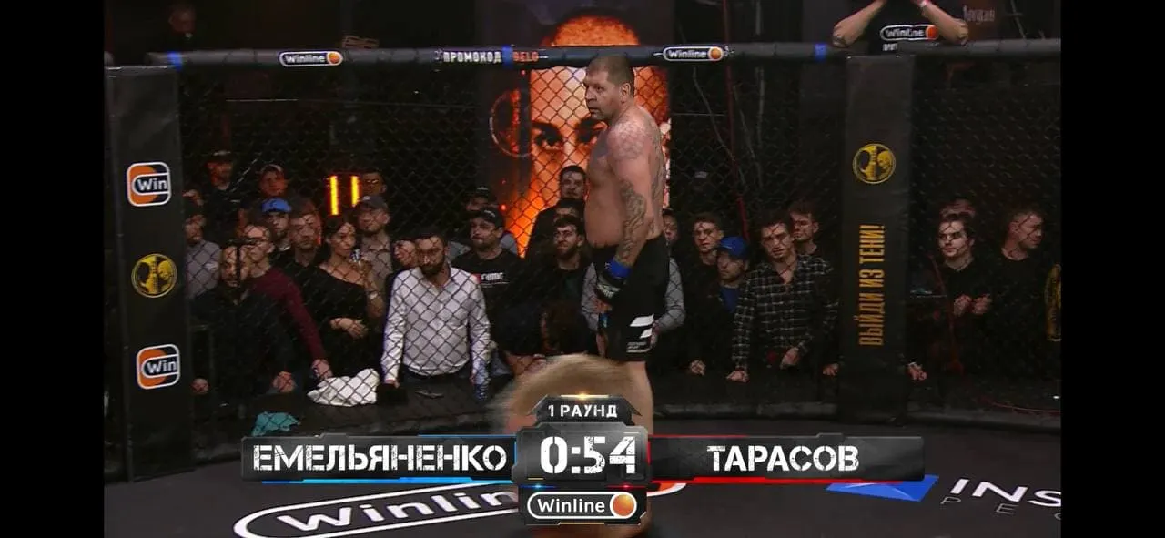 Александр Емельяненко не просто победил Артема Тарасова. Младший брат Федора нашел свое призвание