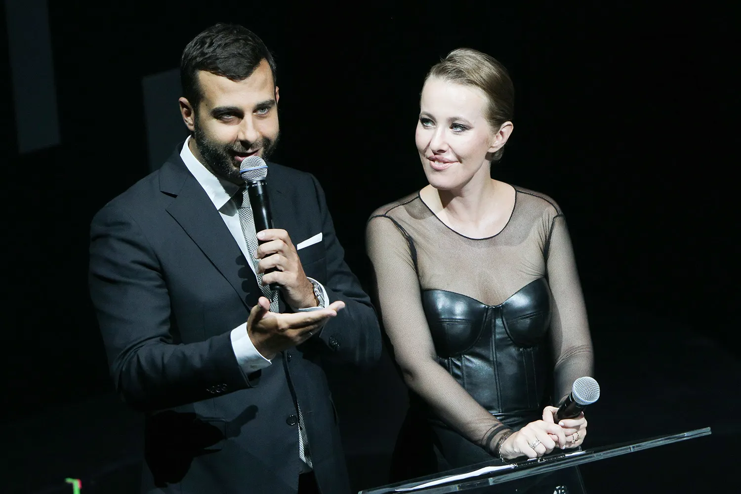 Сколько получают на корпоративах Ургант, Собчак и другие ведущие? Харламов на одном уровне с Басковым