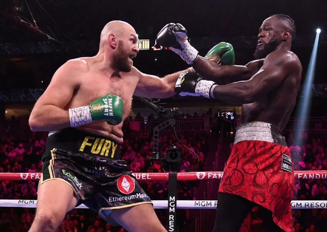 Тайсон Фьюри нокаутом победил Деонтея Уайлдера. Видео лучших моментов главного боя года