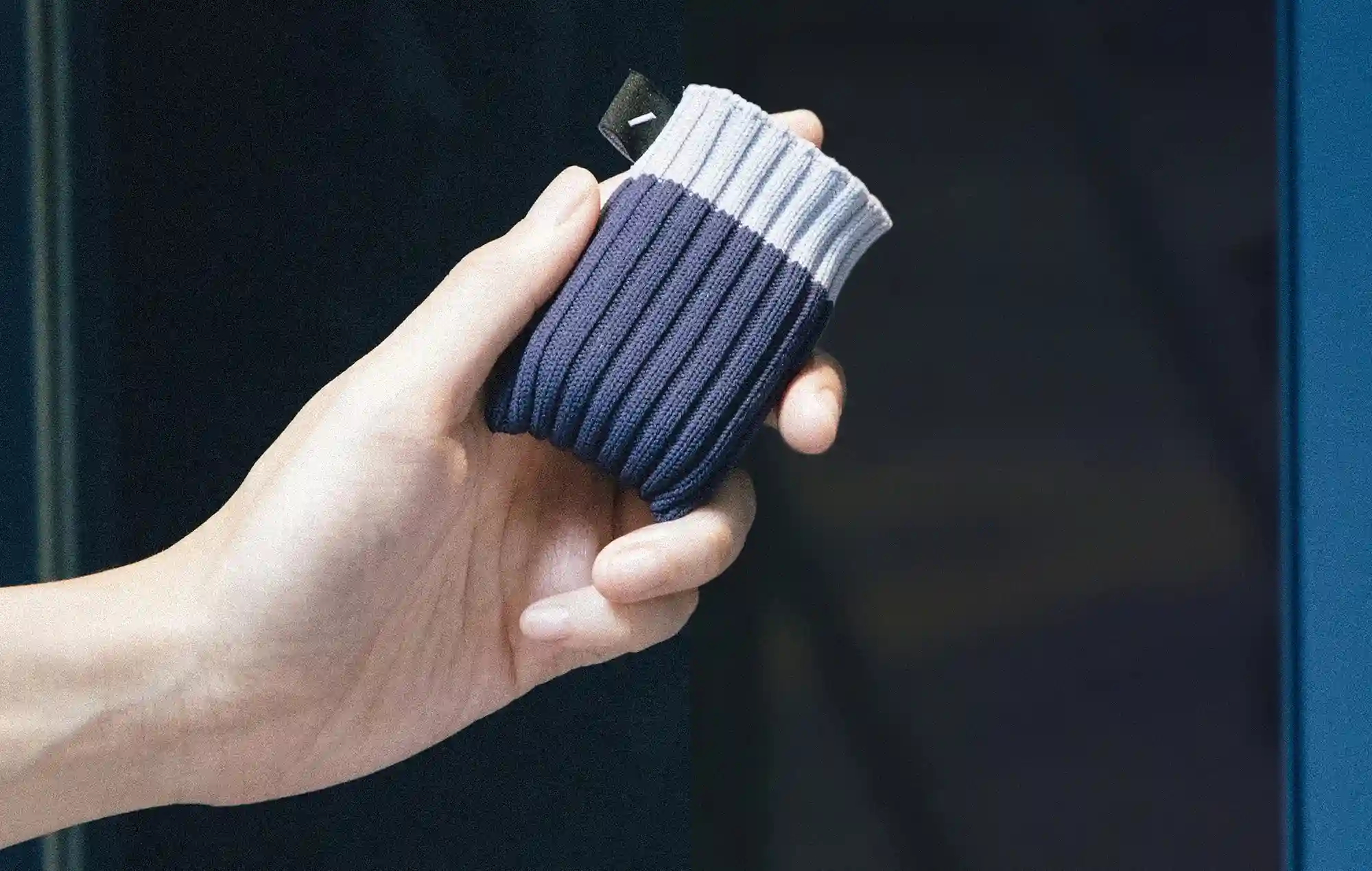 В продаже появились носки для AirPods. Зачем они нужны и в чем их величие?