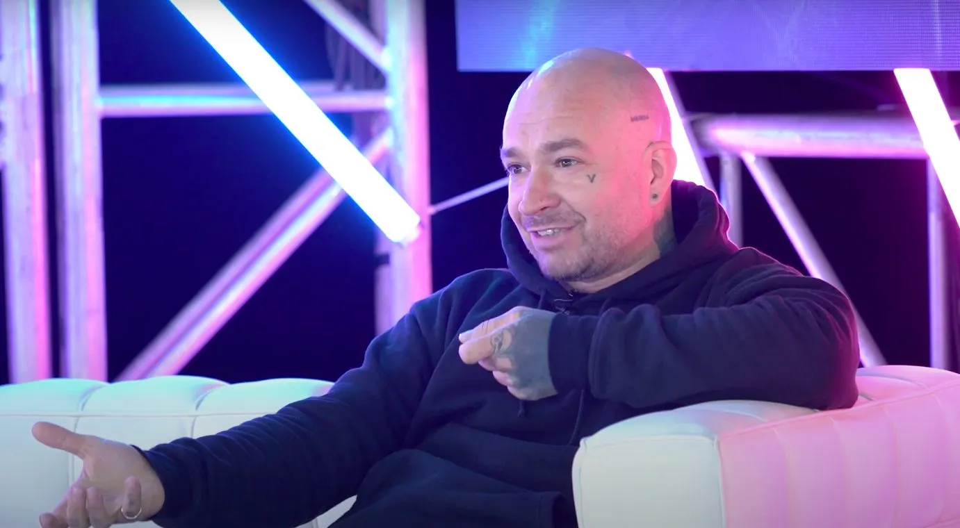 Рэпер Schokk пытался ударить Рому Жигана, но ни разу не попал. Почему так получилось?