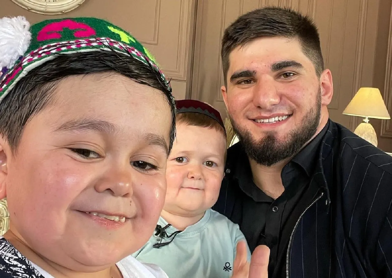 Бой Хасбика с Абдурозиком все ближе. Таджикский боец написал Хасбулле угрожающую записку